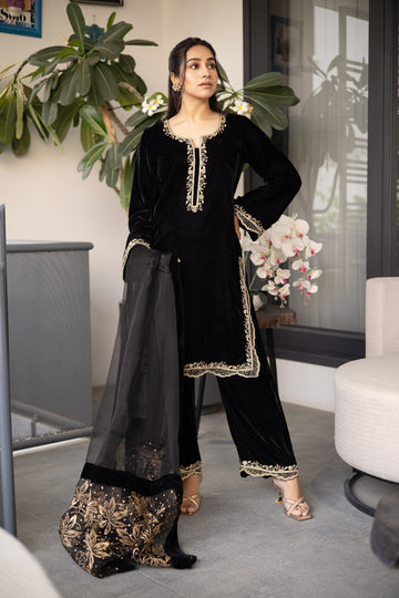 BLACK VELOURS NOIR HANDMADE